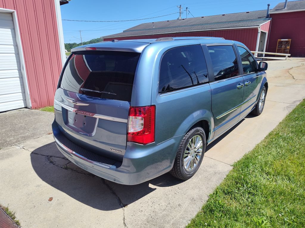 Used 2011 Chrysler Town & Country Limited FWD image 3