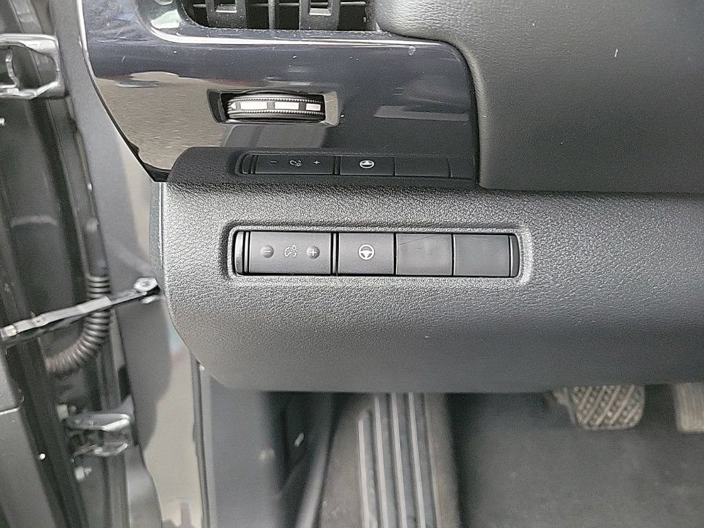 Used 2022 Nissan Pathfinder SV AWD/4WD image 32