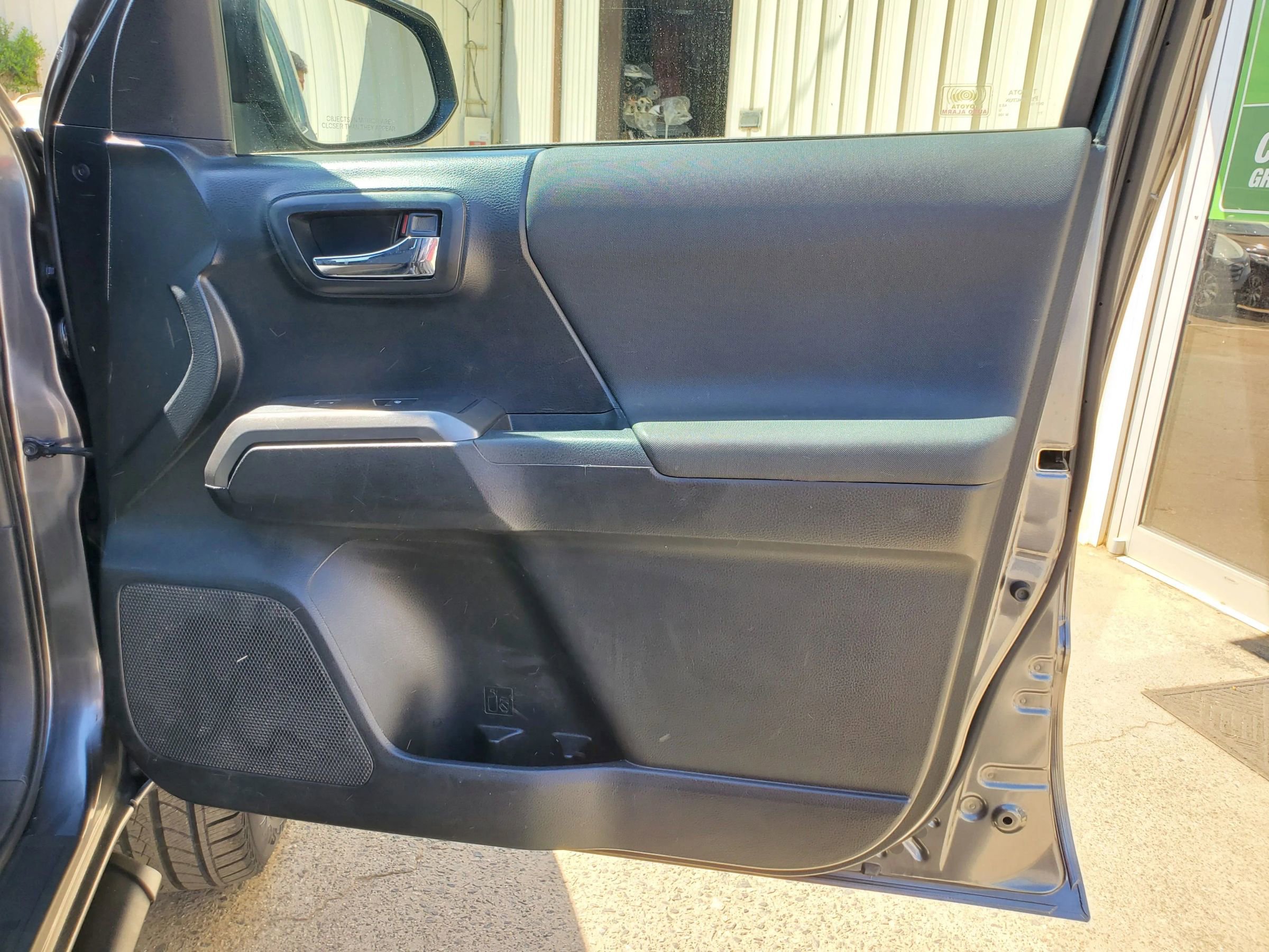 Used 2017 Toyota Tacoma TRD Sport w/ Tow Package image 16