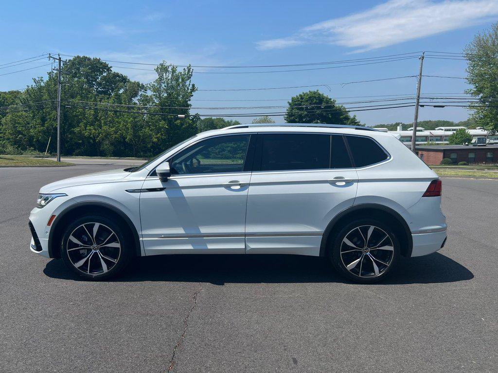 Certified 2022 Volkswagen Tiguan SEL R-Line AWD/4WD image 2