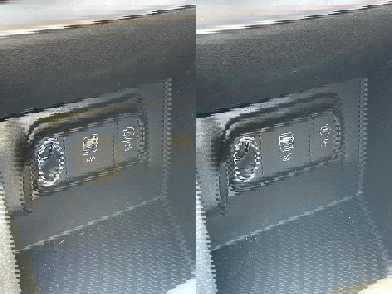 Used 2025 Kia Sportage LX image 8