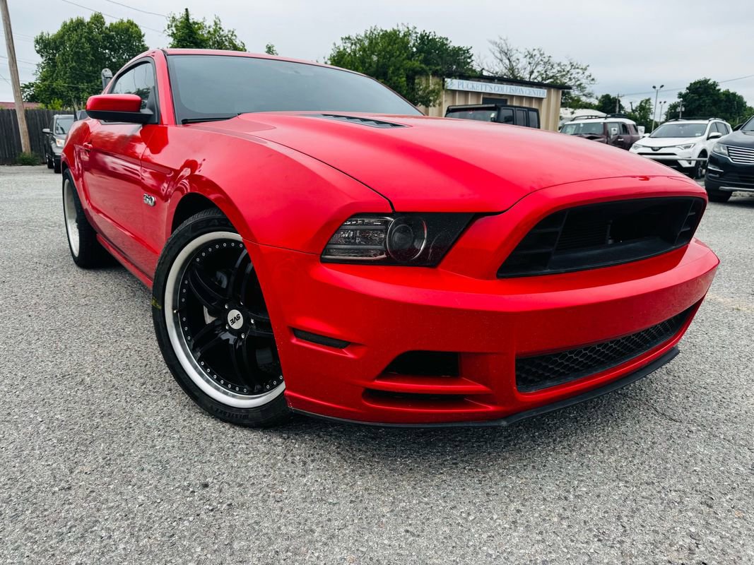 Used 2014 Ford Mustang GT Premium w/ Comfort Package RWD image 3