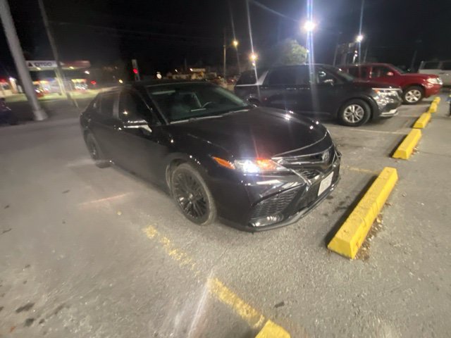 Used 2022 Toyota Camry SE FWD image 2