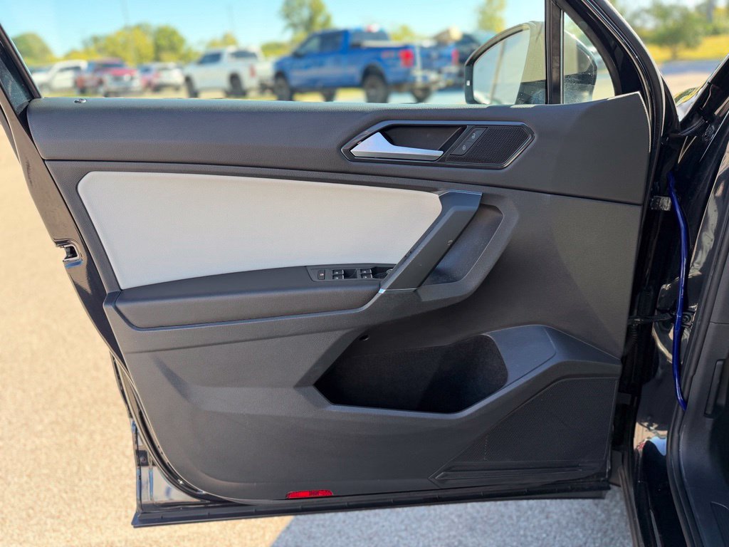 Used 2018 Volkswagen Tiguan SE w/ Panoramic Sunroof Package AWD/4WD image 22