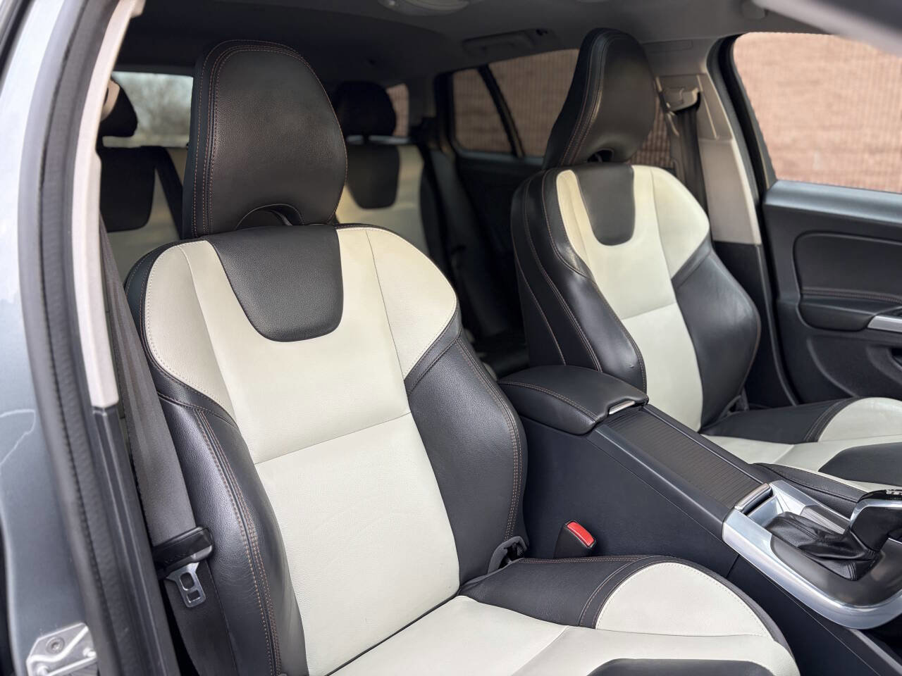Used 2016 Volvo V60 T5 Cross Country Platinum w/ Climate Package image 14