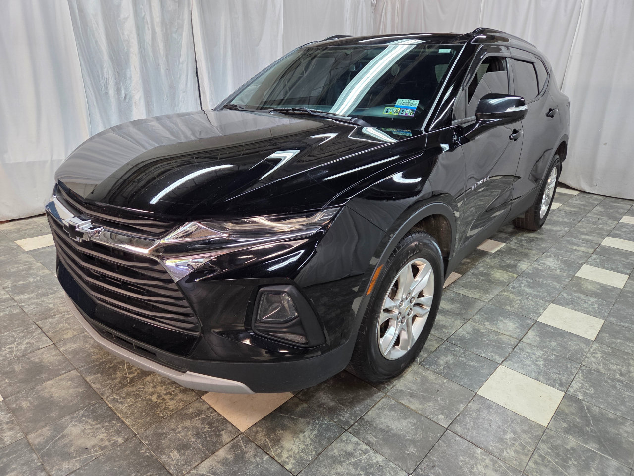 Used 2019 Chevrolet Blazer LT image 2