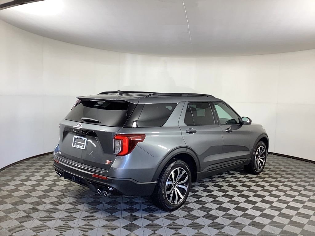 Used 2024 Ford Explorer ST image 2