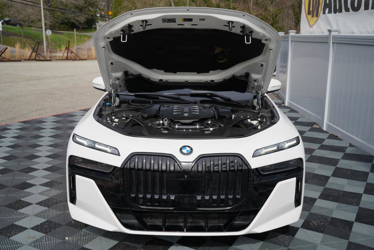 Used 2023 BMW 760i xDrive w/ Executive Package image 77