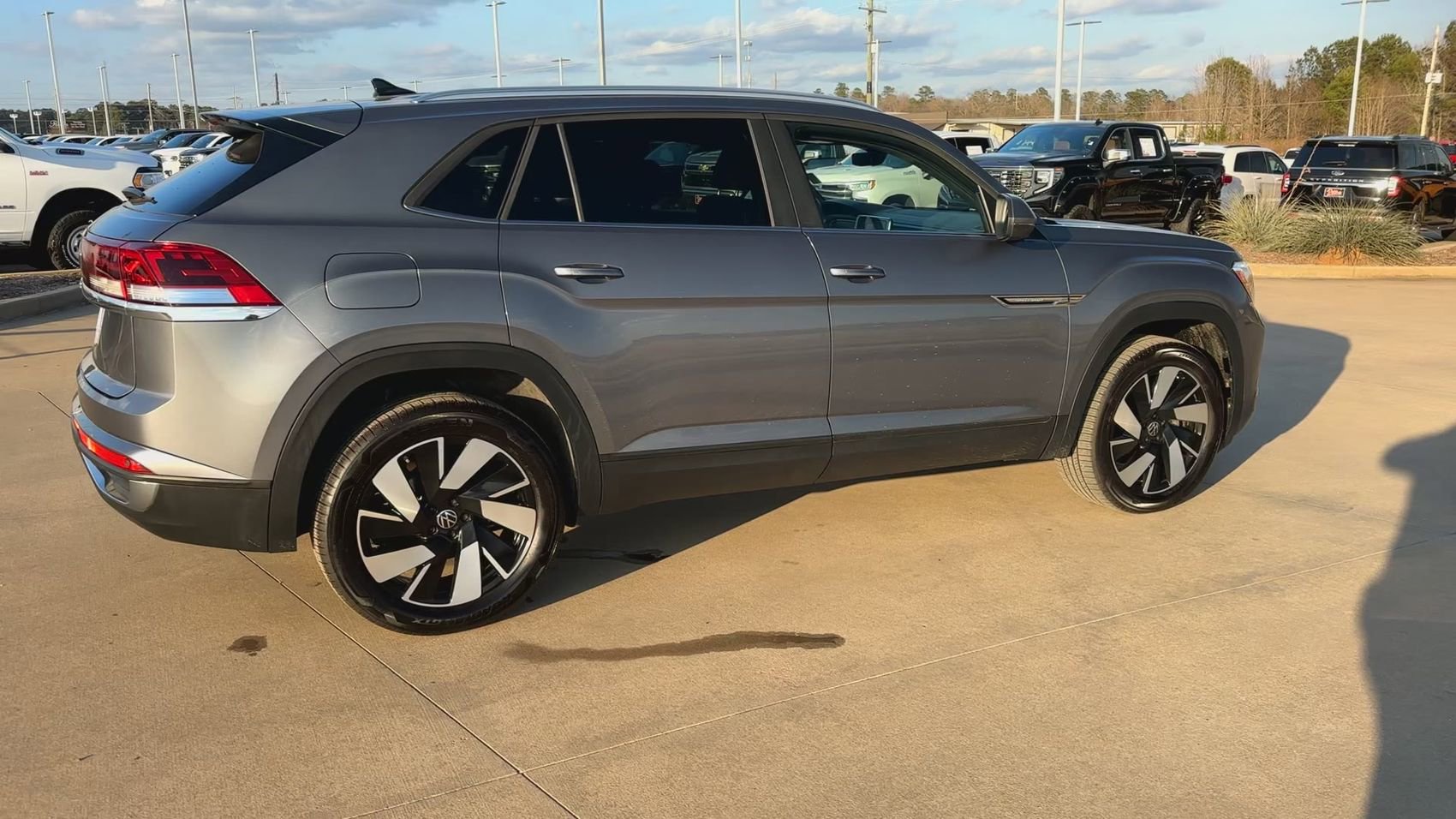 Used 2025 Volkswagen Atlas Cross Sport SE FWD image 9