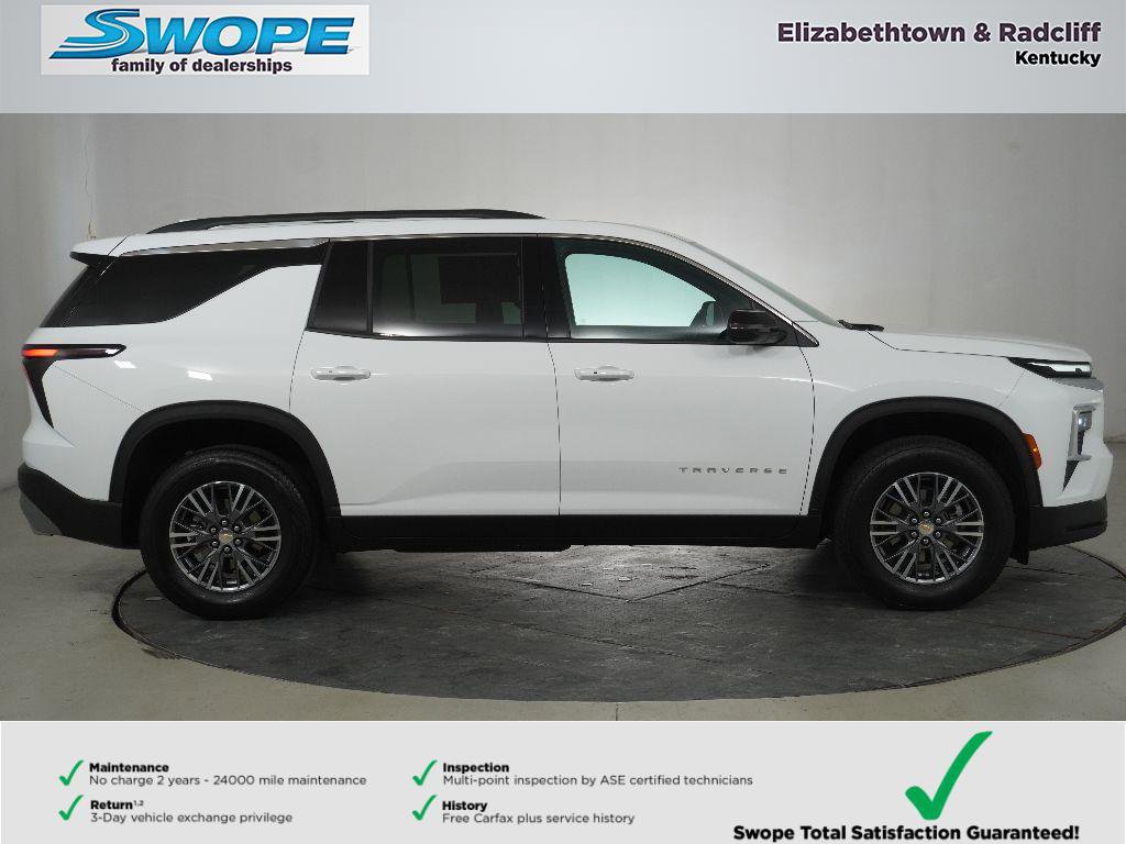 Used 2025 Chevrolet Traverse LT image 2