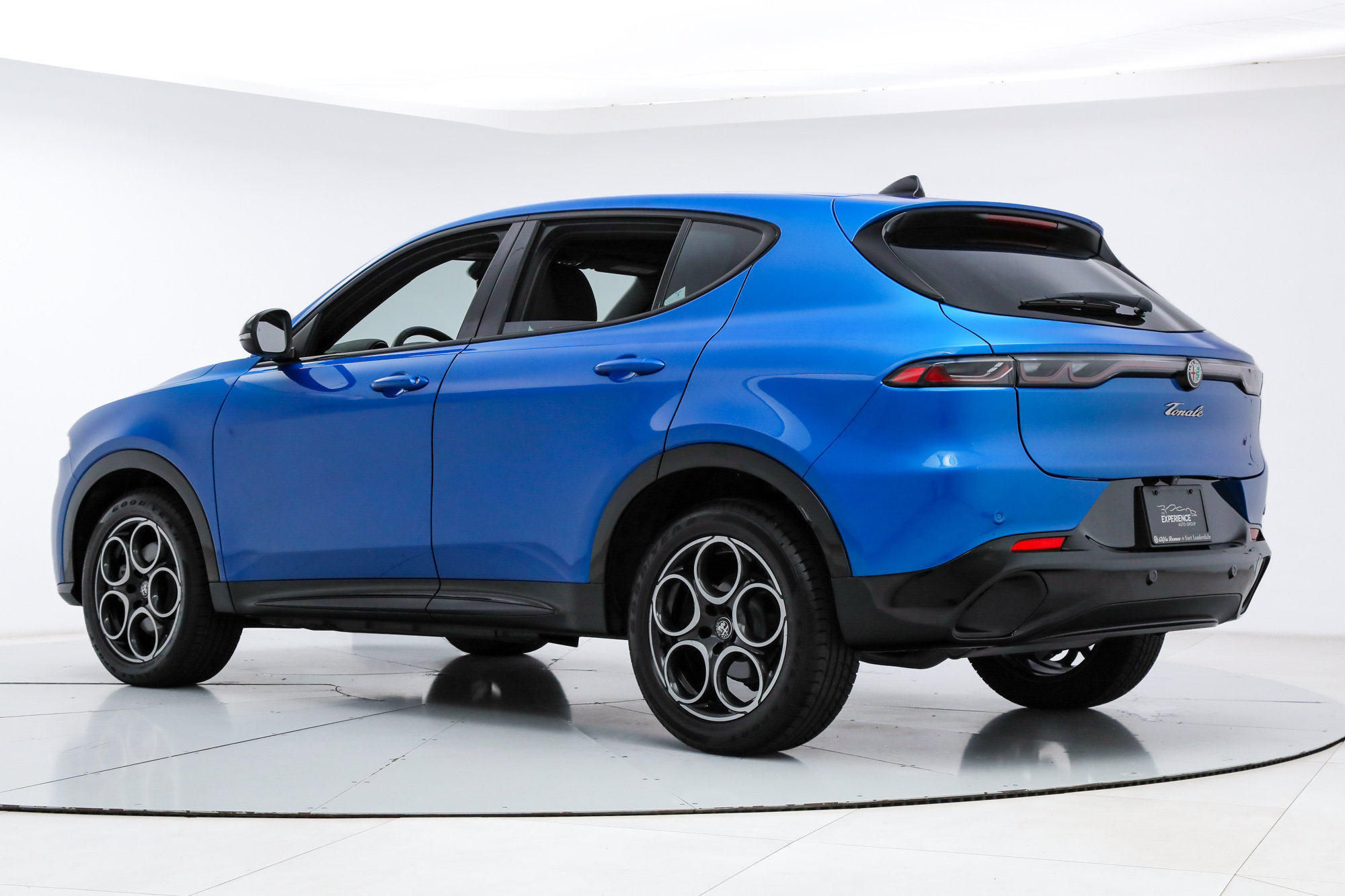 New 2025 Alfa Romeo Tonale w/ Premium Package AWD/4WD image 3