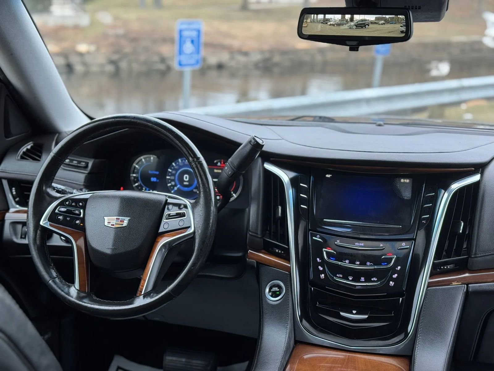 Used 2017 Cadillac Escalade Premium Luxury AWD/4WD image 15