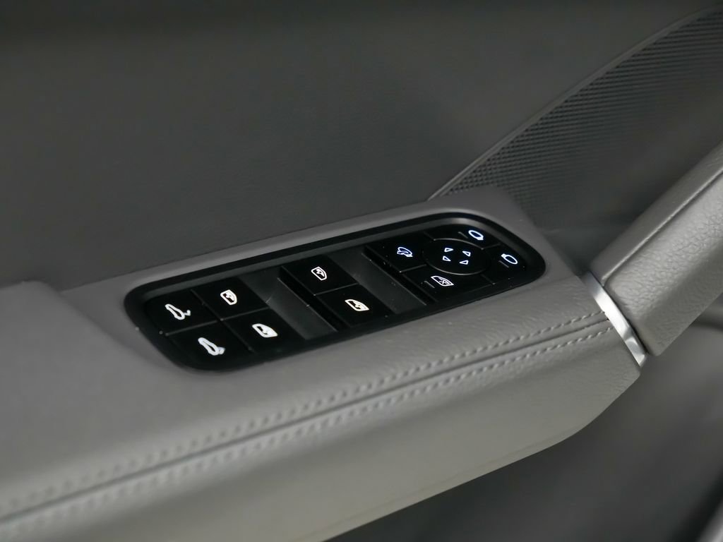 Certified 2023 Porsche Cayenne w/ Premium Package AWD/4WD image 23