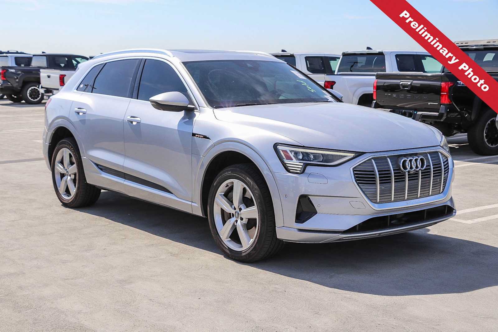 Used 2019 Audi e-tron Prestige w/ Prestige Package AWD/4WD image 3