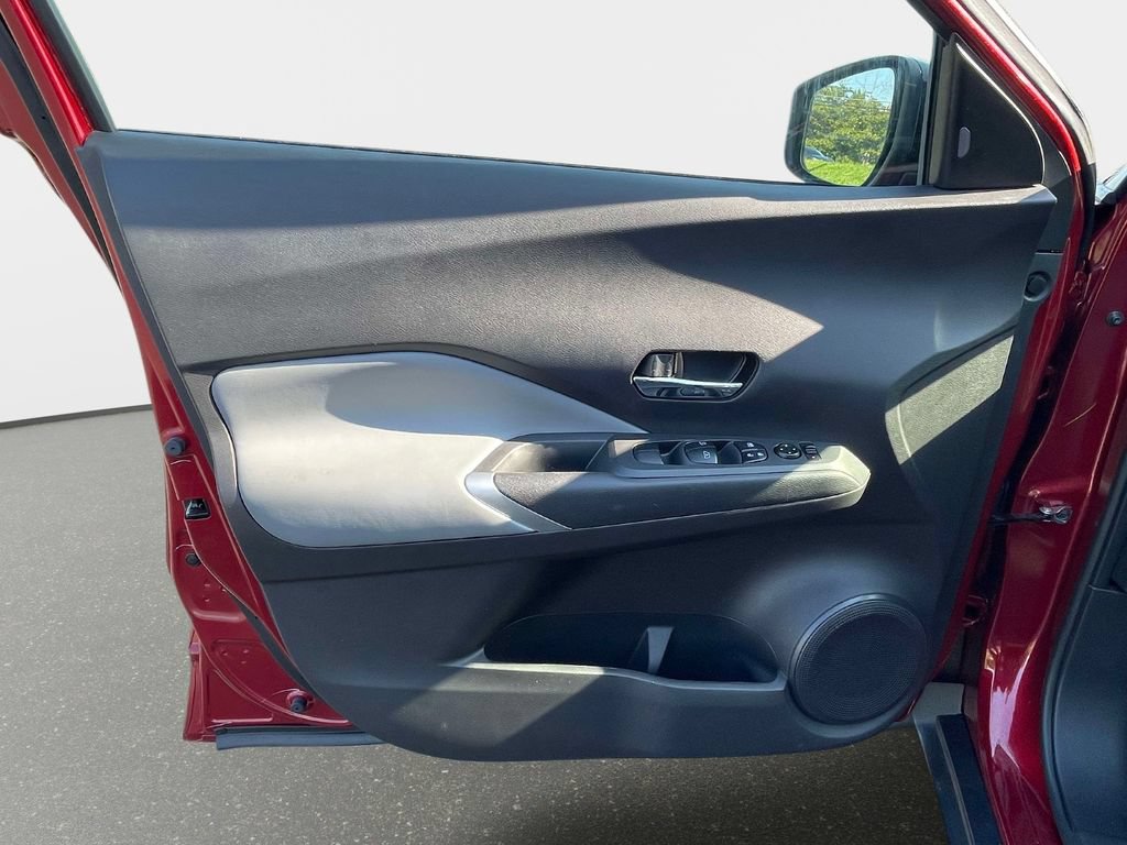 Used 2023 Nissan Kicks SR w/ SR Premium Package FWD image 18