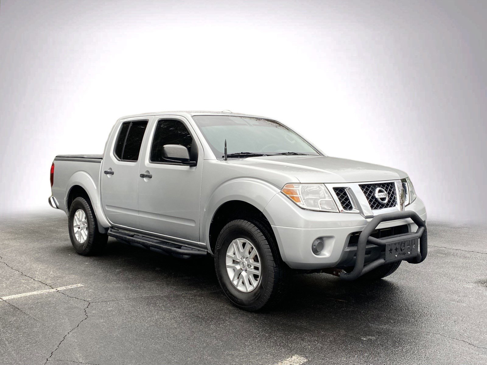 Used 2016 Nissan Frontier SV image 2