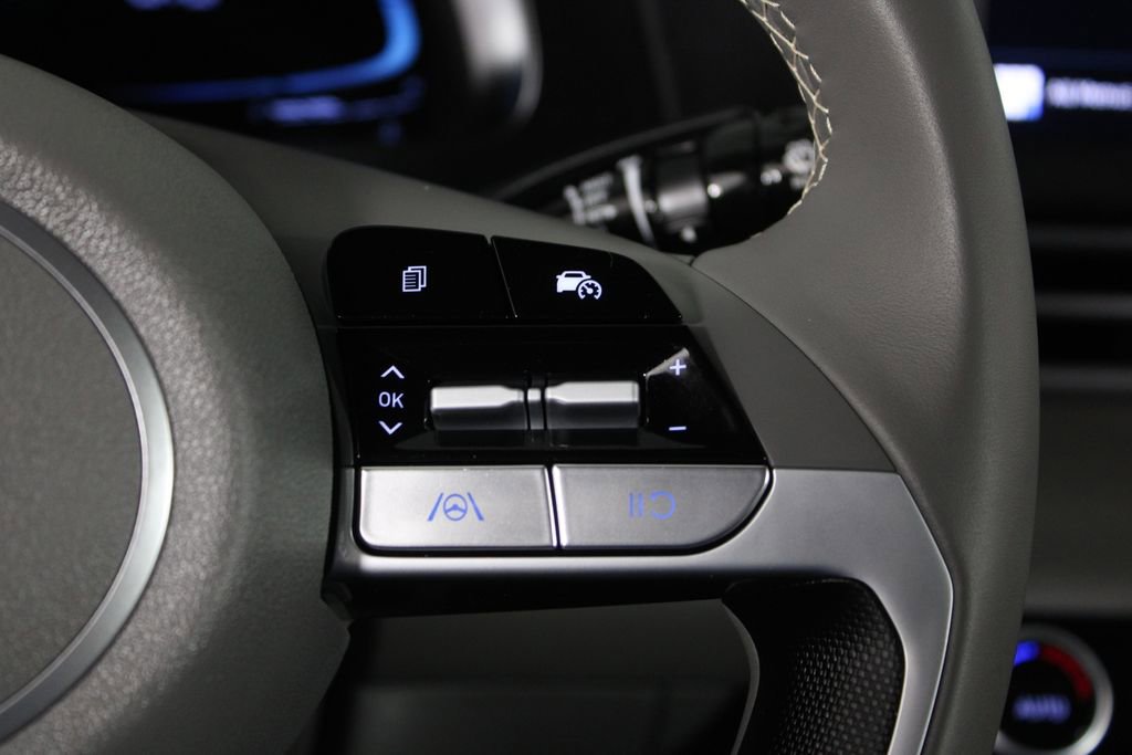 Certified 2025 Hyundai Elantra Sport image 25