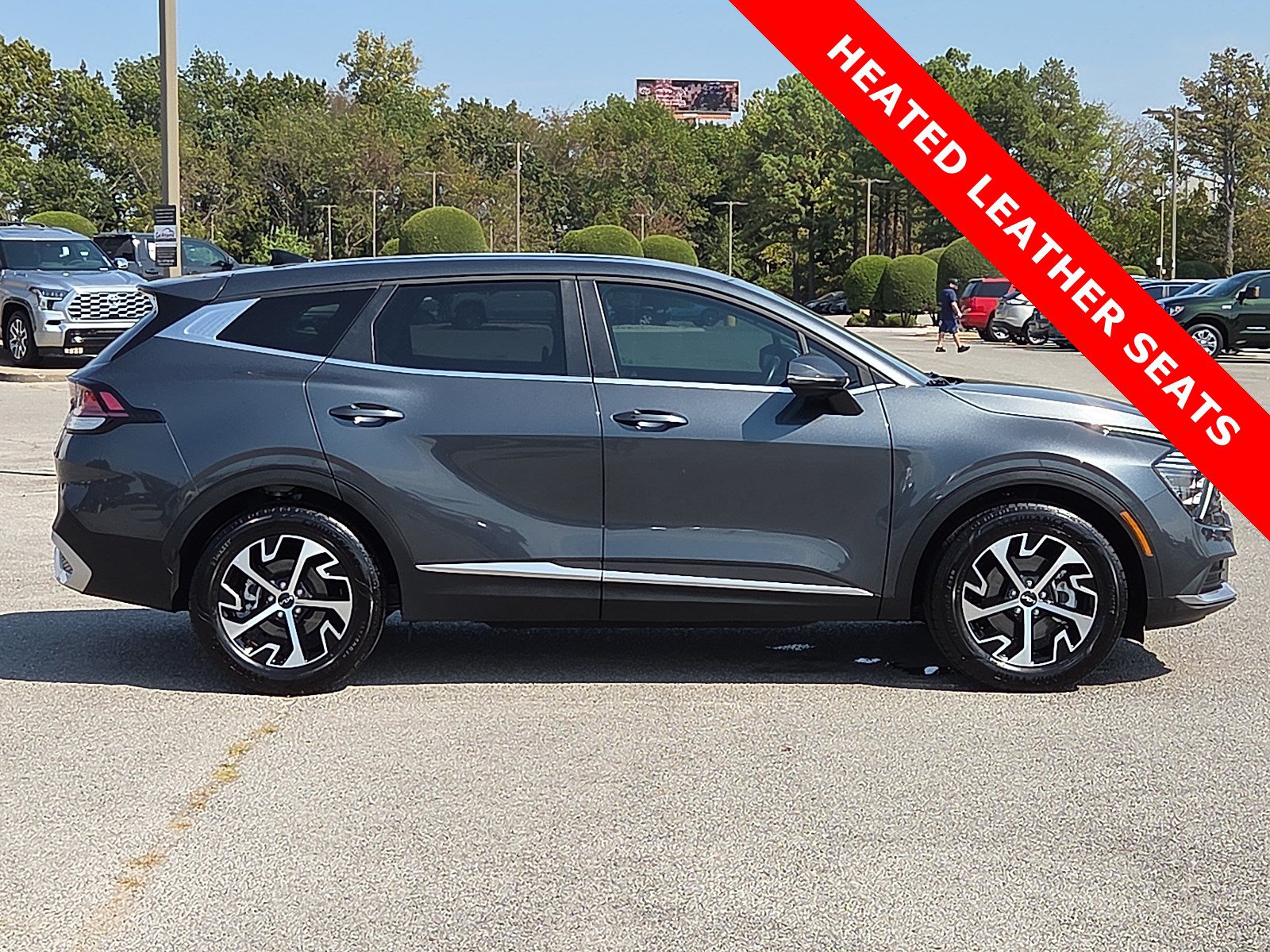 Used 2024 Kia Sportage EX FWD image 6