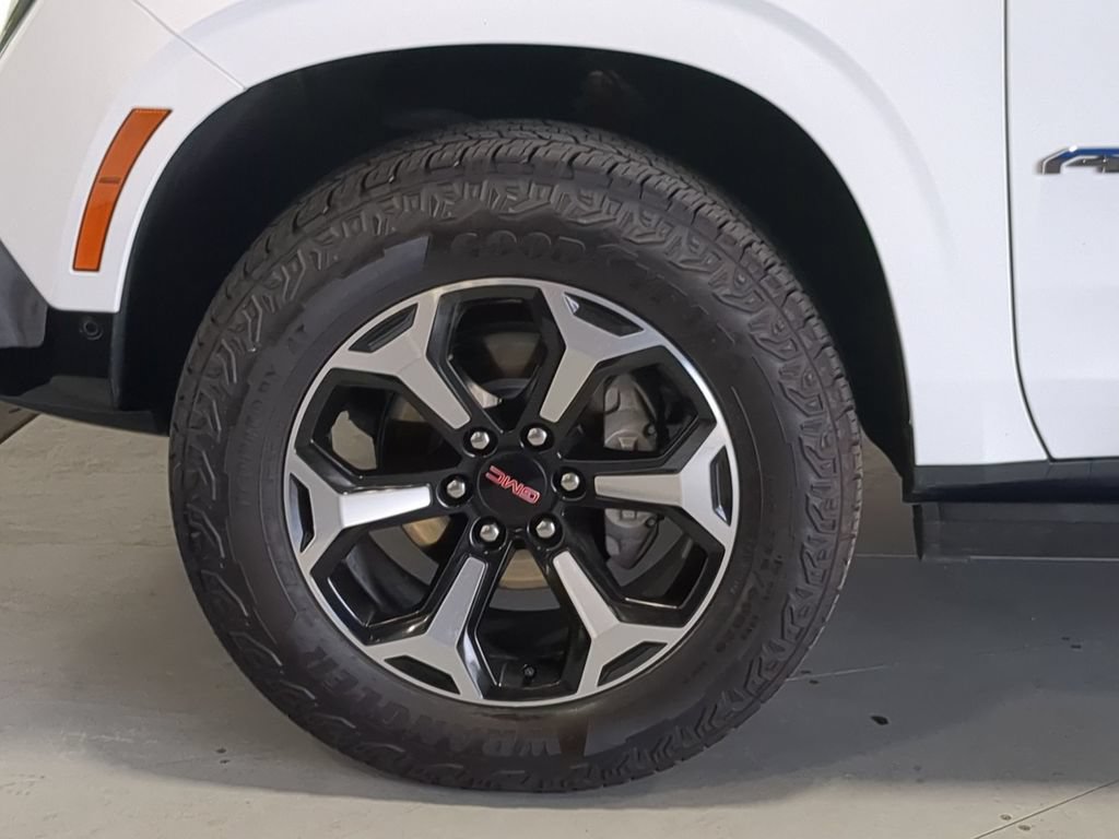 Used 2025 GMC Yukon AT4 w/ AT4 Premium Package AWD/4WD image 17