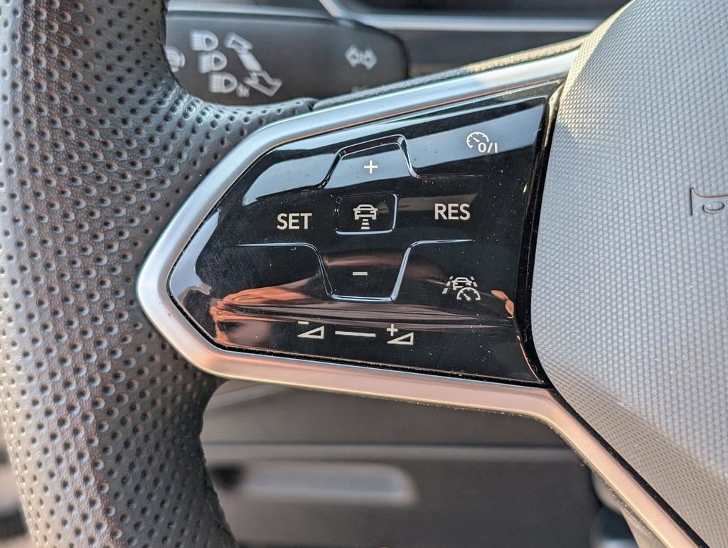 Used 2022 Volkswagen Tiguan SEL R-Line image 12