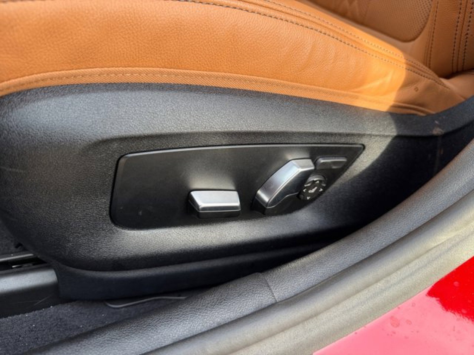 Used 2022 BMW 530i xDrive w/ M Sport Package image 11