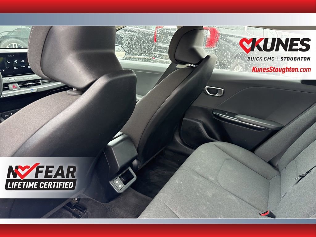 Used 2025 Kia K4 LXS image 37