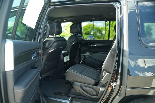 New 2026 Jeep Grand Wagoneer Summit AWD/4WD image 14