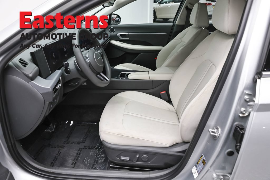 Used 2025 Hyundai Sonata SEL FWD image 14