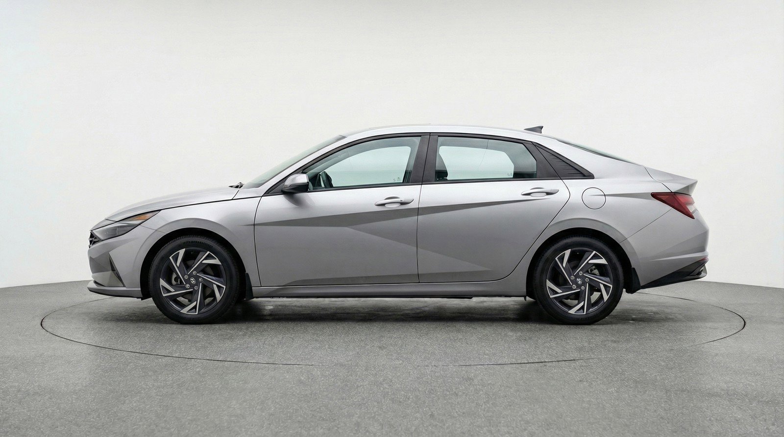 Used 2025 Hyundai Elantra SEL FWD image 5