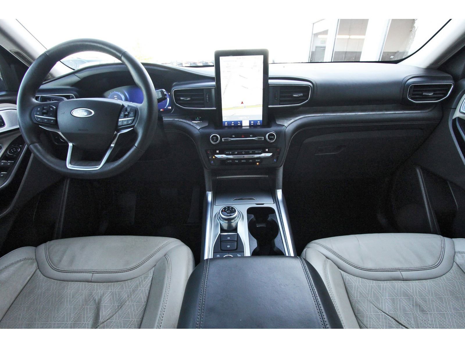 Used 2020 Ford Explorer Platinum w/ Premium Technology Package image 12