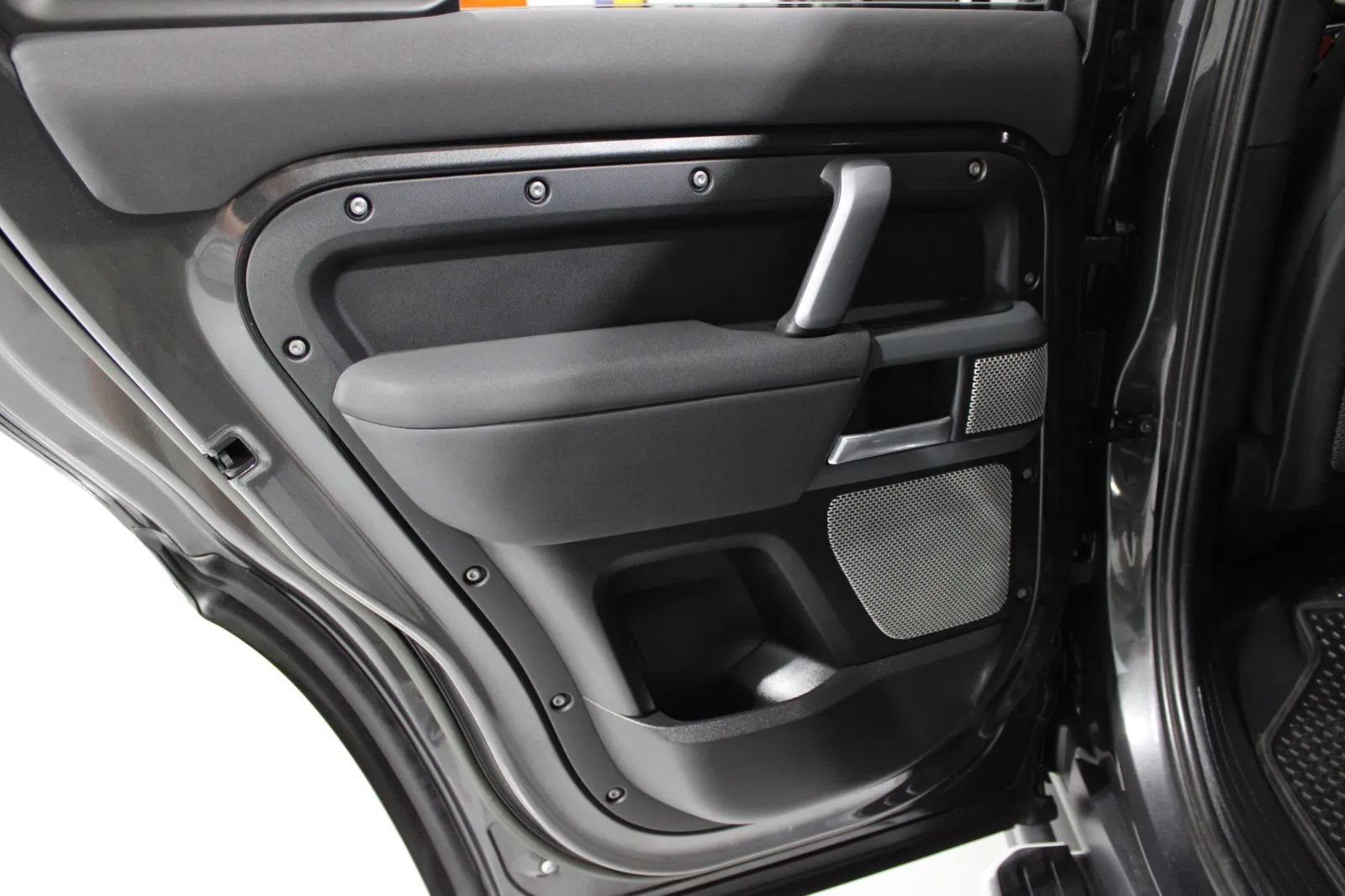 Used 2023 Land Rover Defender 130 X-Dynamic SE AWD/4WD image 21
