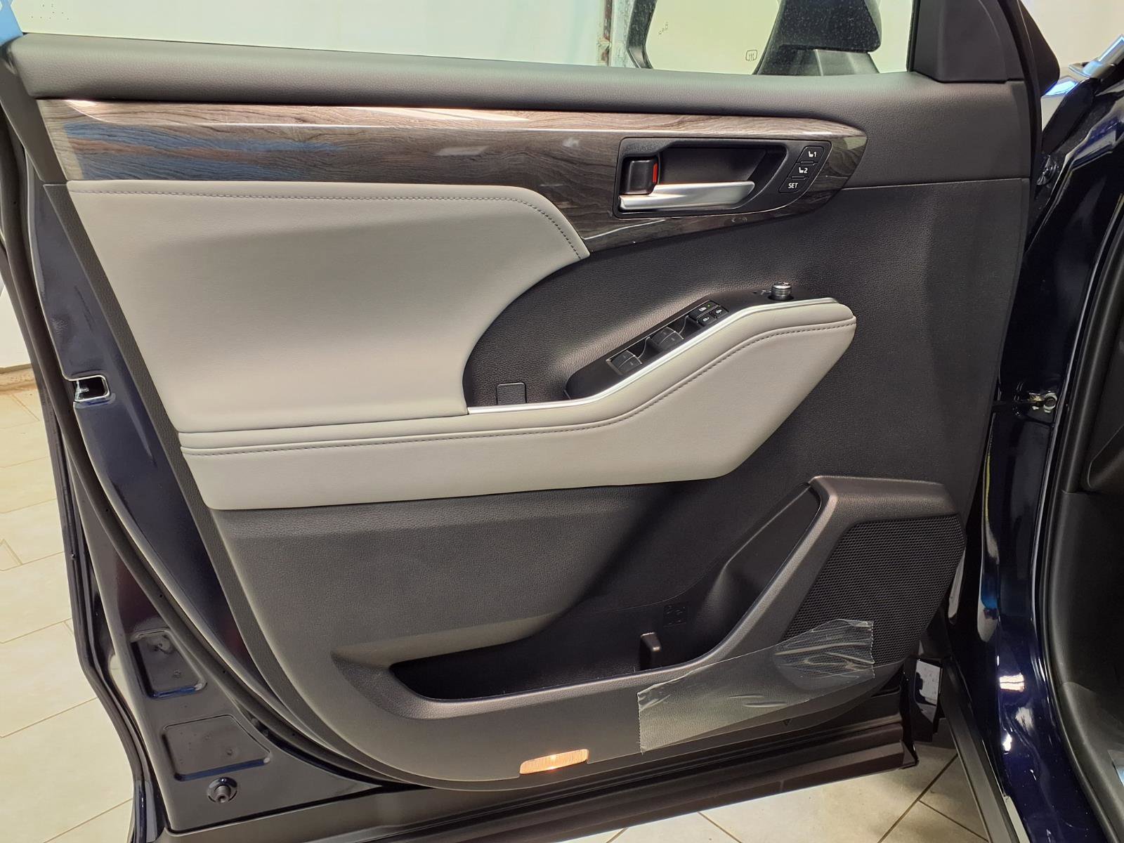 New 2026 Toyota Highlander Platinum AWD/4WD image 27