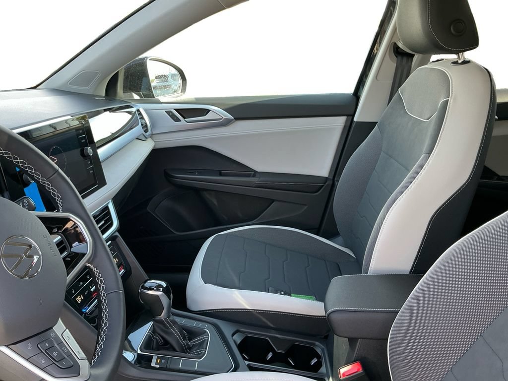 New 2026 Volkswagen Taos SE FWD image 24