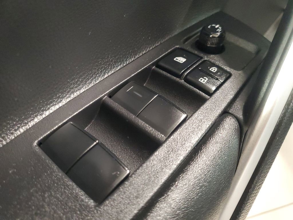 Used 2023 Toyota Corolla Cross L image 18