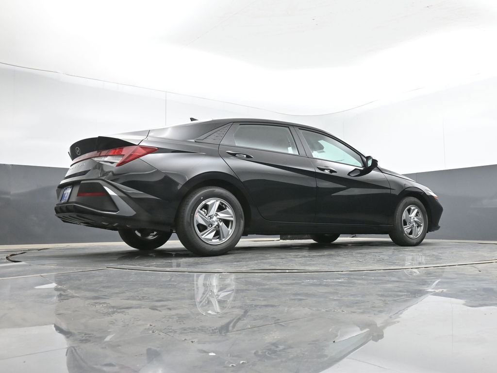 New 2026 Hyundai Elantra SE FWD image 13