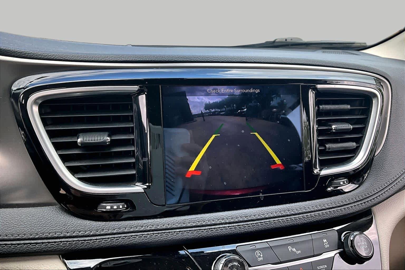 Used 2018 Chrysler Pacifica Limited FWD image 25