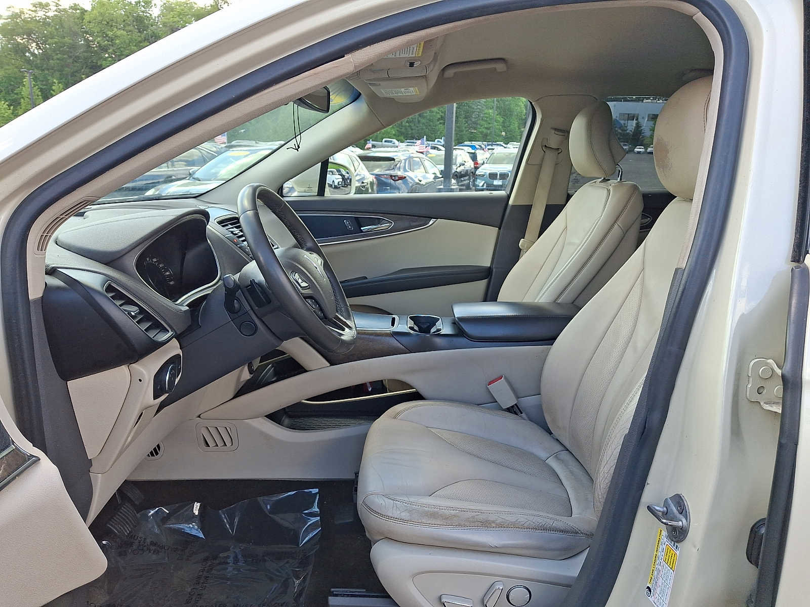 Used 2016 Lincoln MKX Select w/ Select Plus Package AWD/4WD image 13