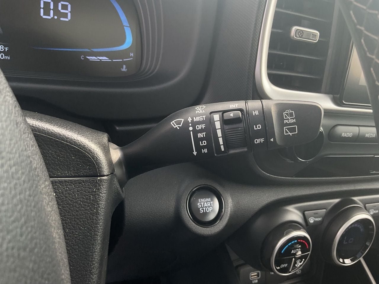 Used 2025 Hyundai Venue SEL FWD image 30