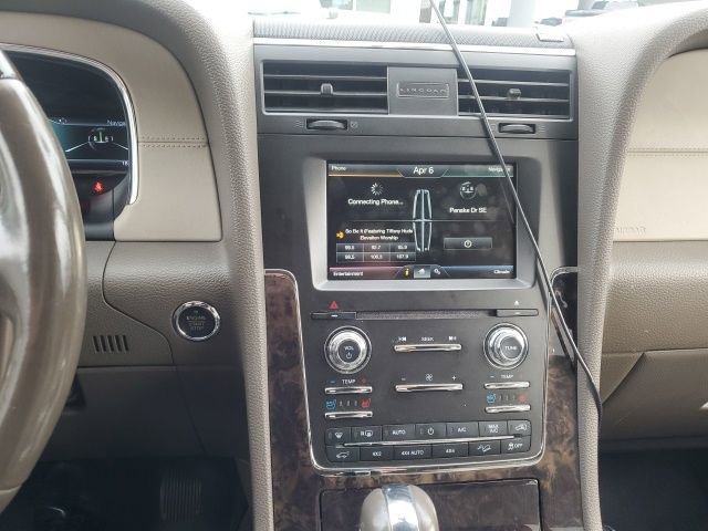 Used 2015 Lincoln Navigator 4WD image 6