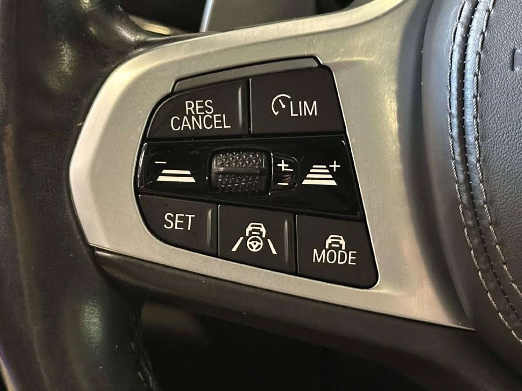 Used 2022 BMW X6 M50i w/ Executive Package AWD/4WD image 21
