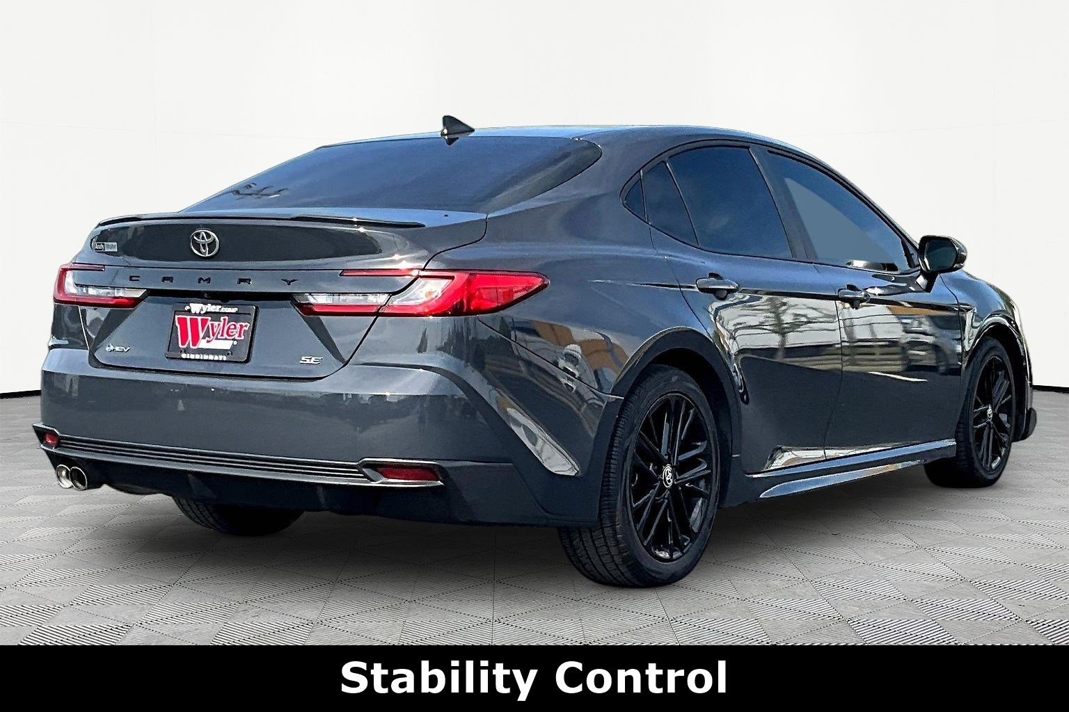 Used 2025 Toyota Camry SE FWD image 6