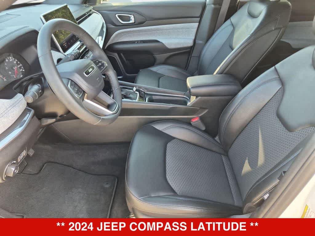 Used 2024 Jeep Compass Latitude AWD/4WD image 16