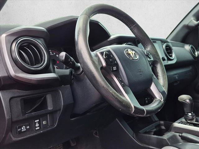 Used 2018 Toyota Tacoma TRD Off-Road AWD/4WD image 9