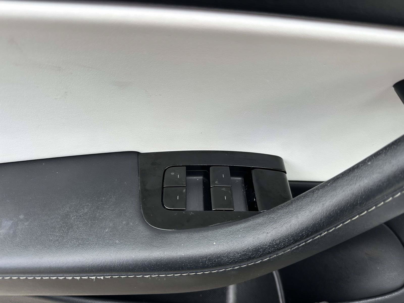 Used 2020 Tesla Model 3 Standard Range RWD image 14