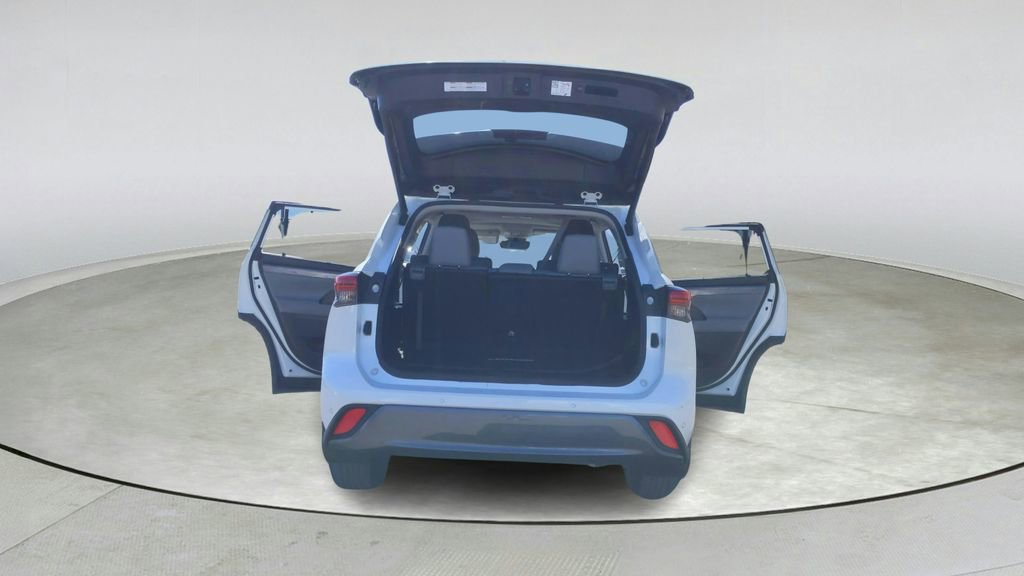 Used 2021 Toyota Highlander Limited image 12