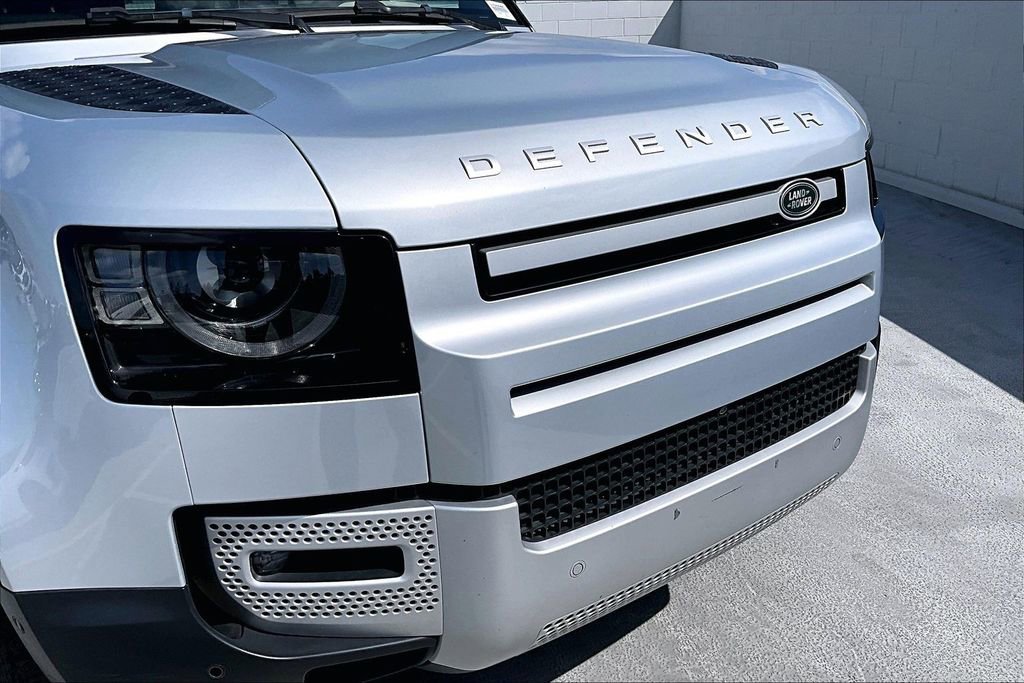 Certified 2023 Land Rover Defender 110 SE image 32