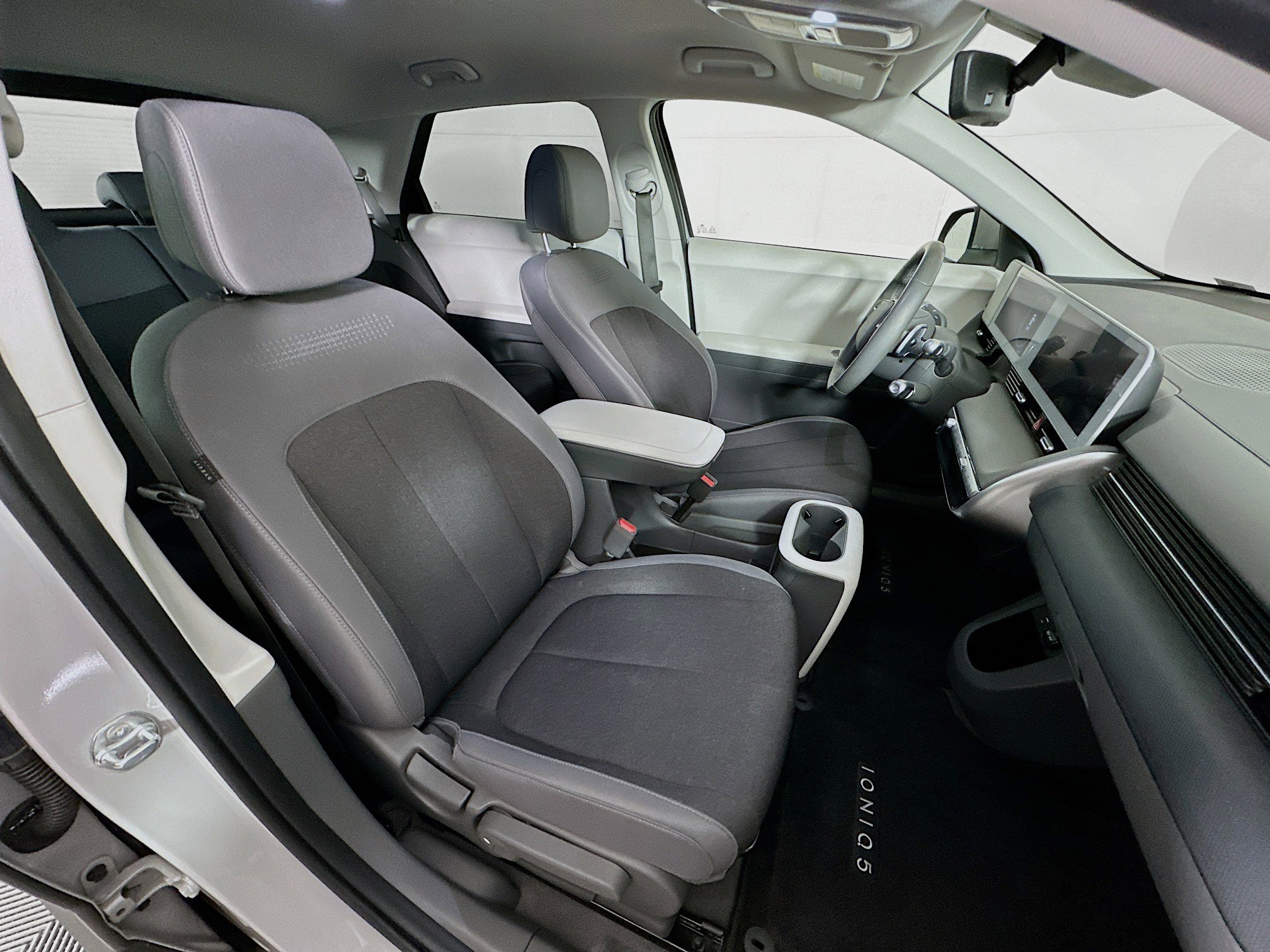 Used 2024 Hyundai Ioniq 5 SEL RWD image 31
