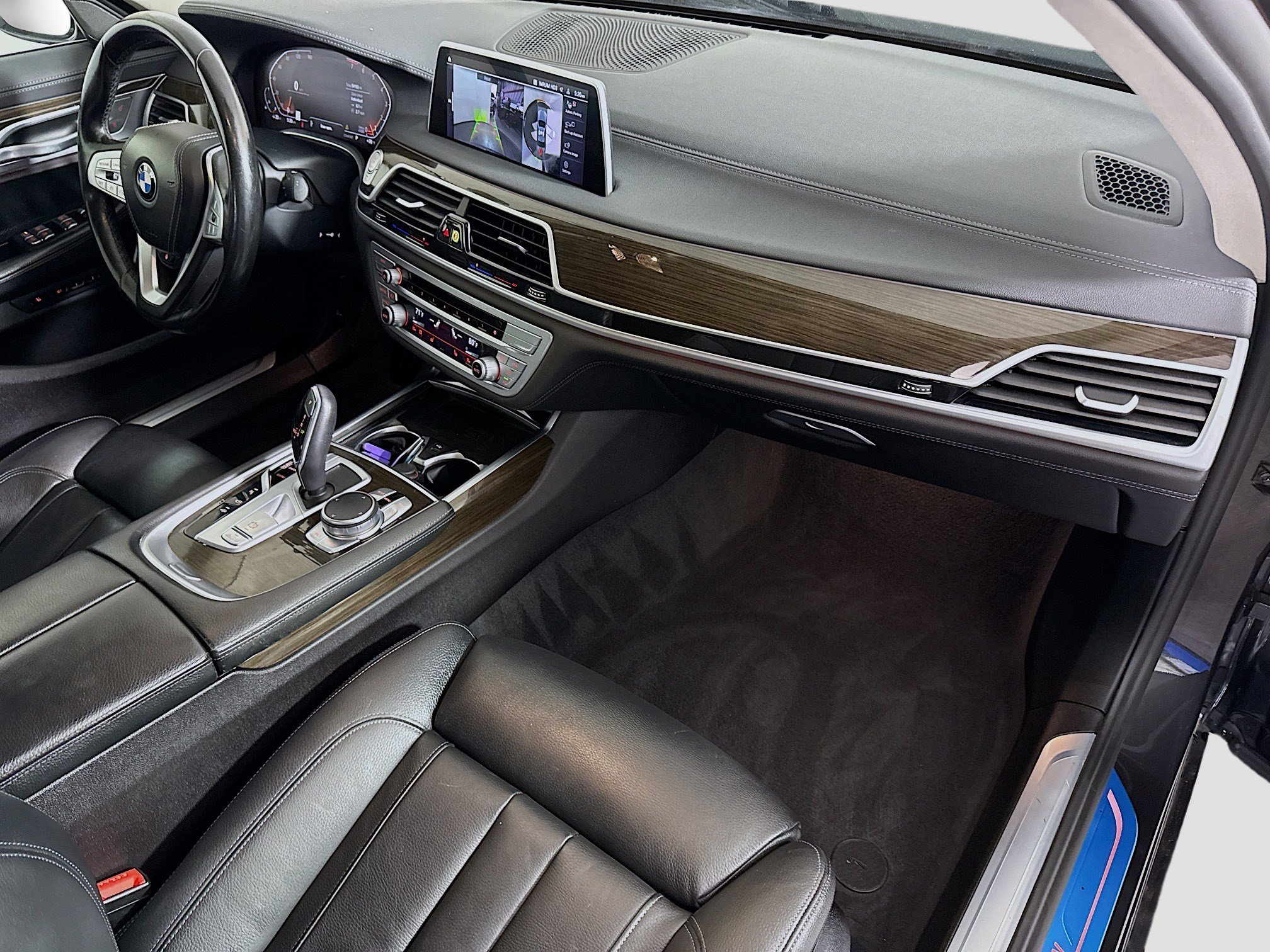 Used 2022 BMW 740i image 30