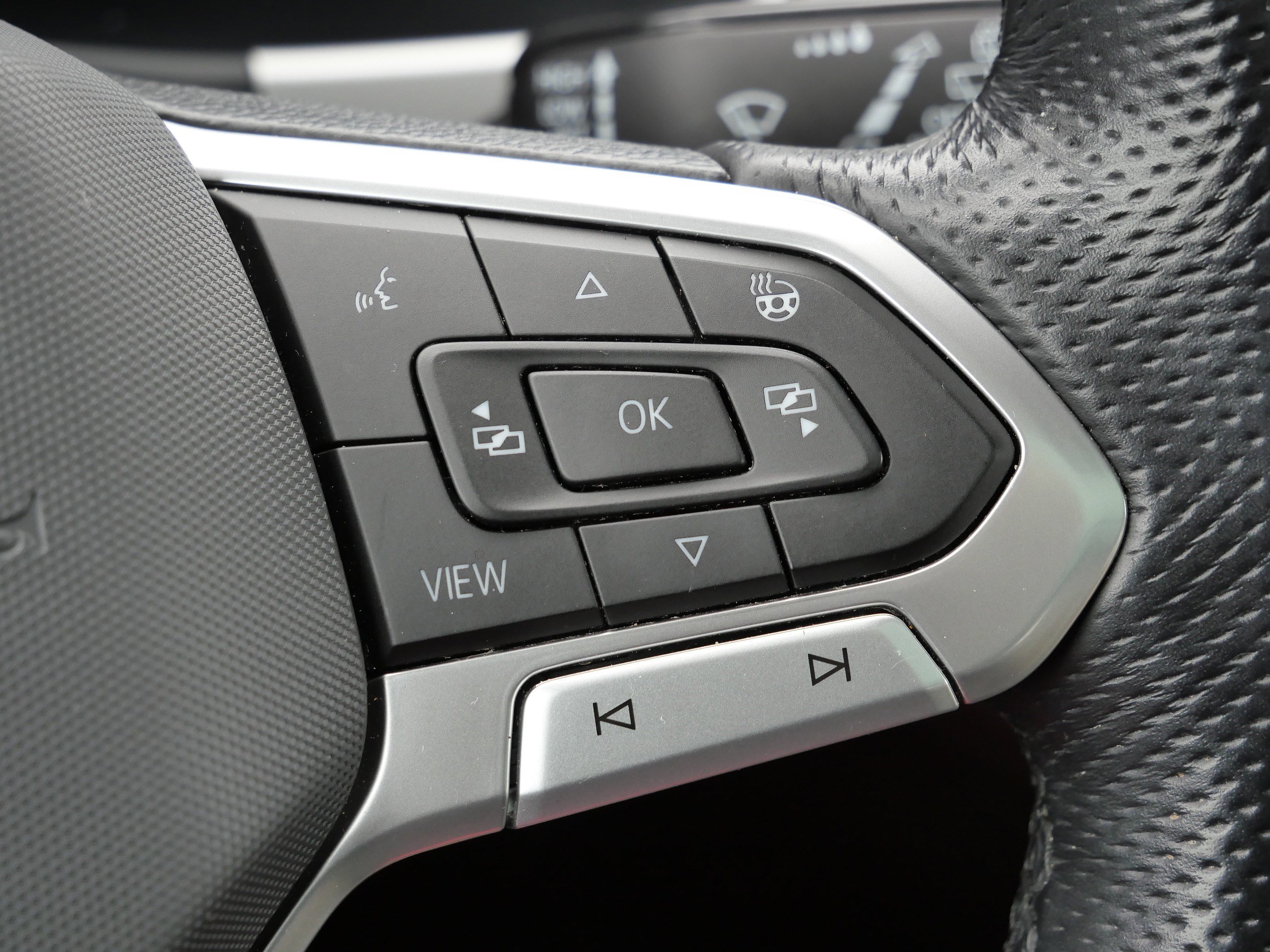 Used 2022 Volkswagen Atlas Cross Sport SEL R-Line image 32