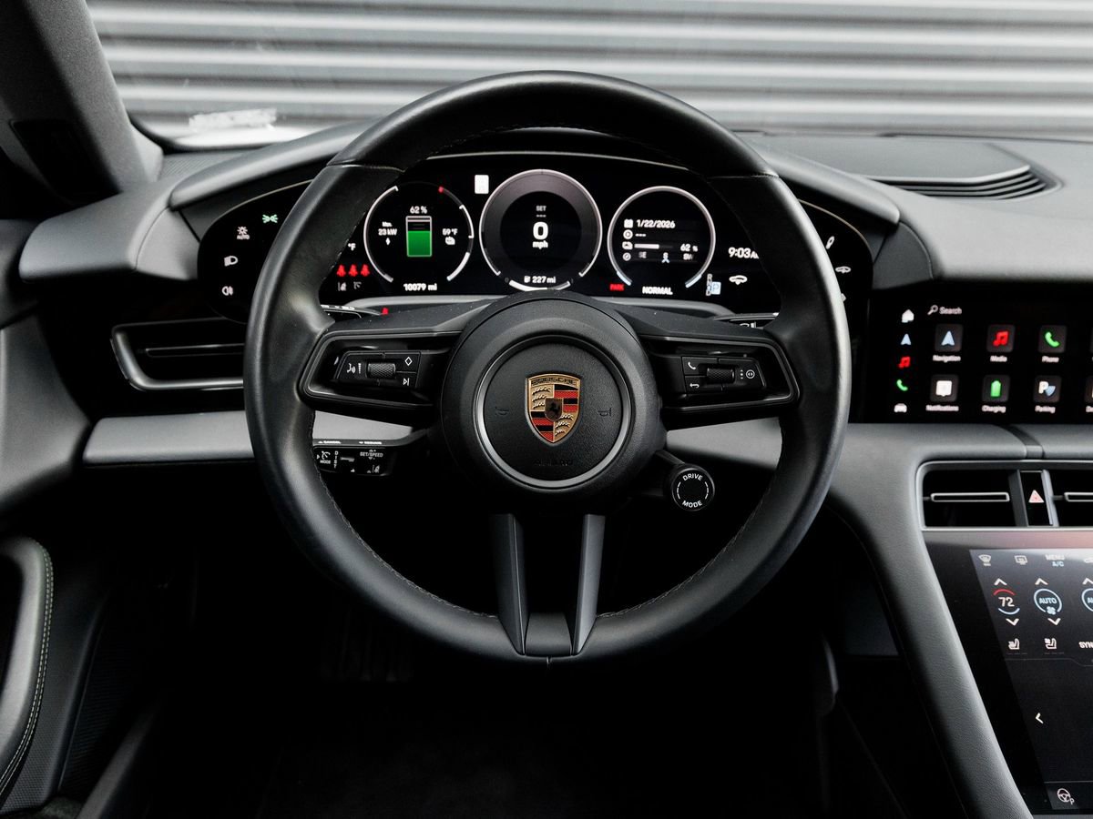 Used 2025 Porsche Taycan image 17